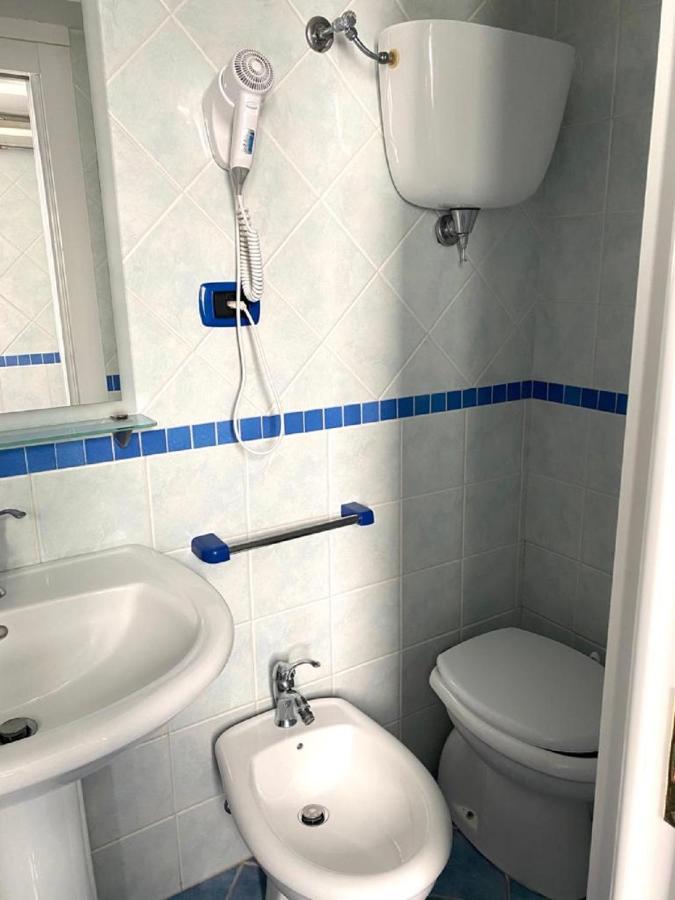 Scala Blu - Immobilevante Ponza Bagian luar foto